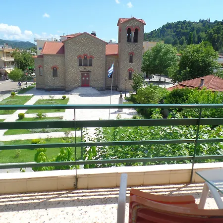 Отель Inomaos 2*